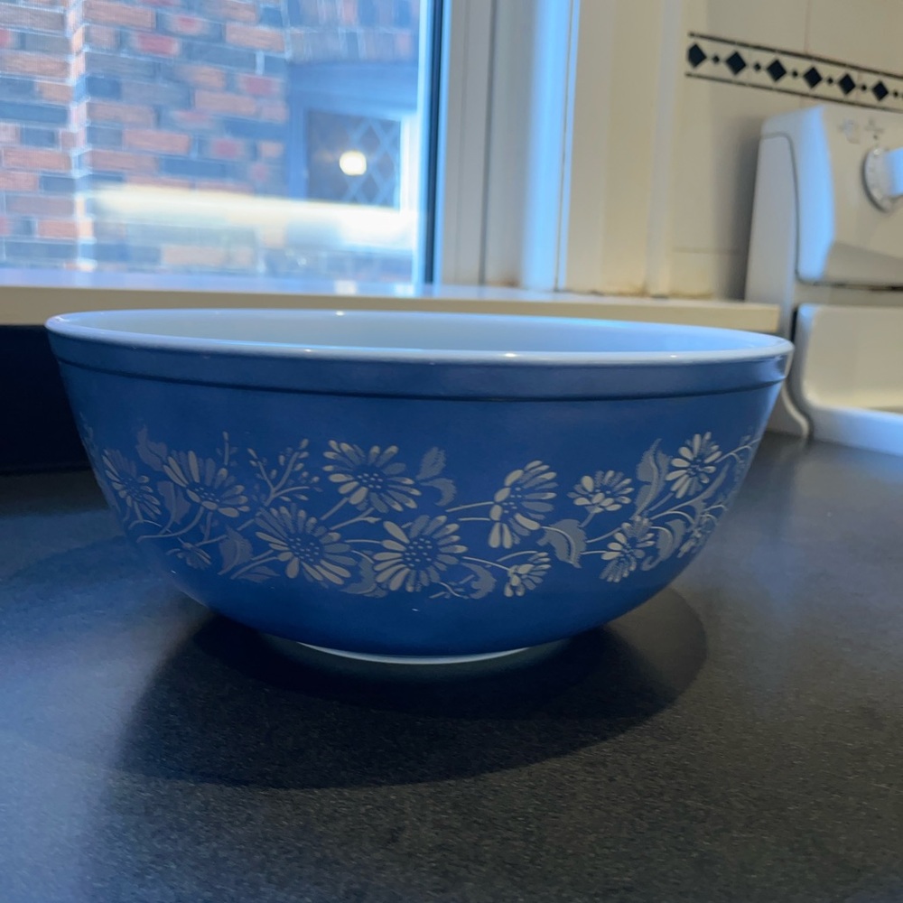 Vintage Pyrex Colonial Mist Blue Mixing Bowl #404